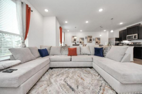Stylish & Spacious 2BR Gem with King Suite Sleeps 6